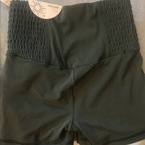 OFFLINE BY AERIE WOMEN’S GREEN SHORTS